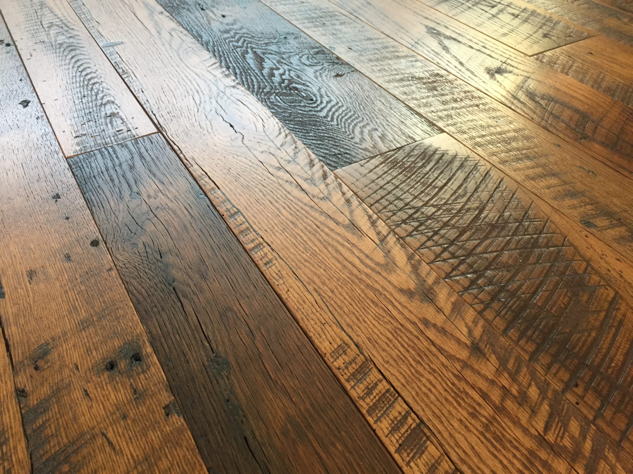 Reclaimed Oak, Natural Face, Antique Mahogany Stain
